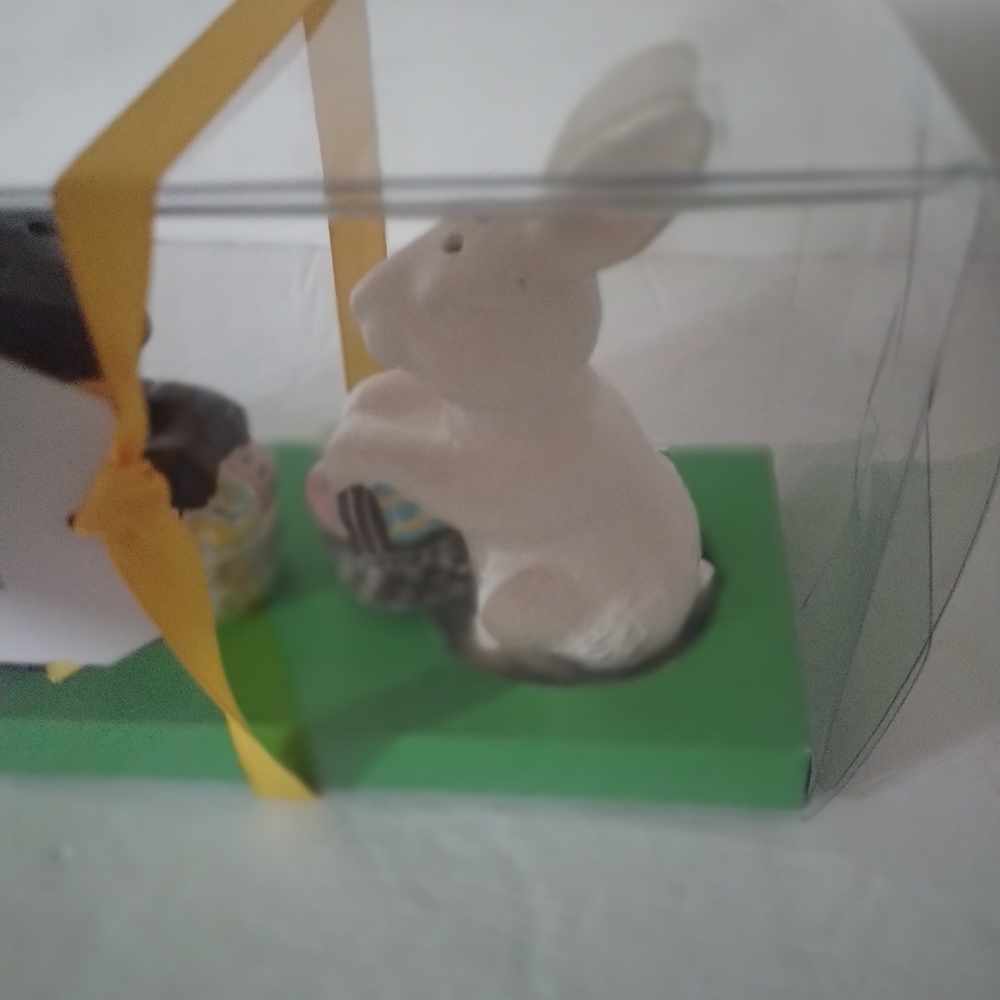 Hallmark Chocolate Ceramic Easter Bunny Rabbit Salt Pepper Shakers - Picture 5 of 5
